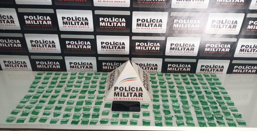 Jovem é preso com 200 papelotes de cocaína em operação da PM em São João Nepomuceno