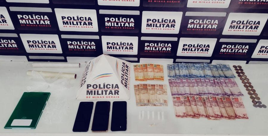 Operação policial intercepta ônibus e apreende 660 pinos de cocaína em Bicas