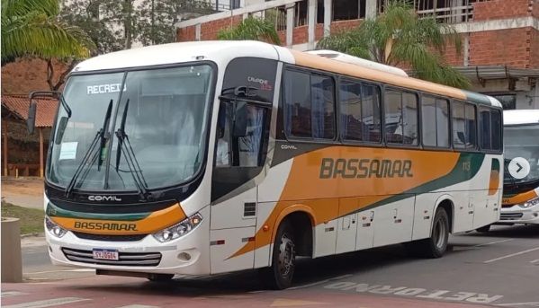 Polícia Militar intercepta ônibus em Bicas e faz prisões por tráfico de drogas