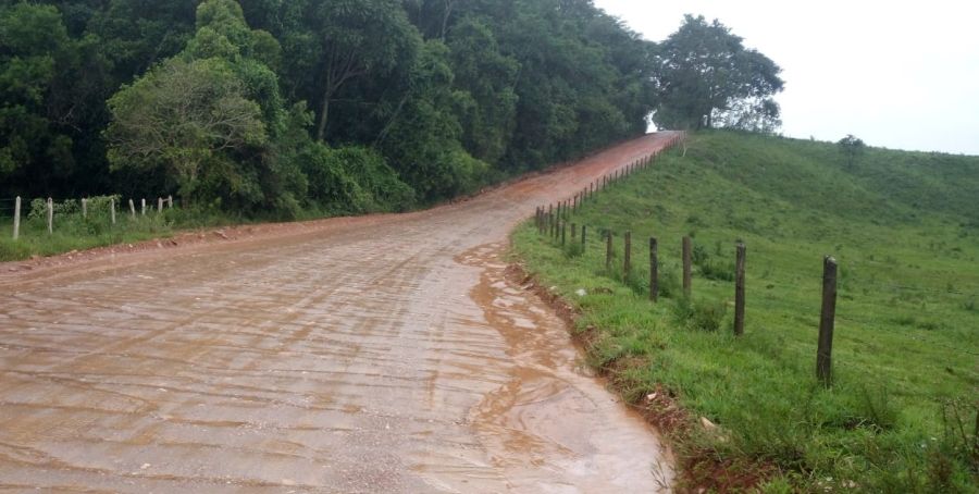 Chuvas de janeiro provocam lamaçal em estradas rurais e aumentam registros de acidentes leves na região