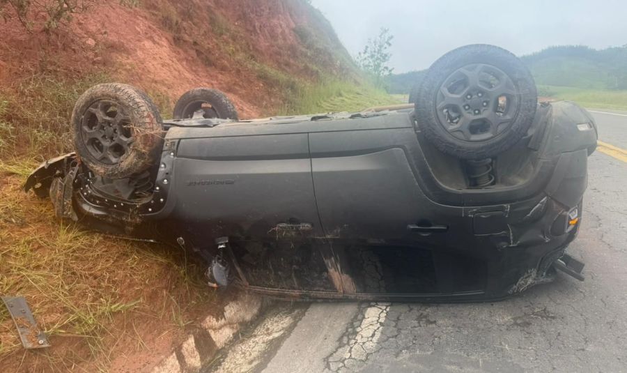 Capotamento na BR-267 em Maripá de Minas é registrado na madrugada de domingo (25) e não deixa feridos