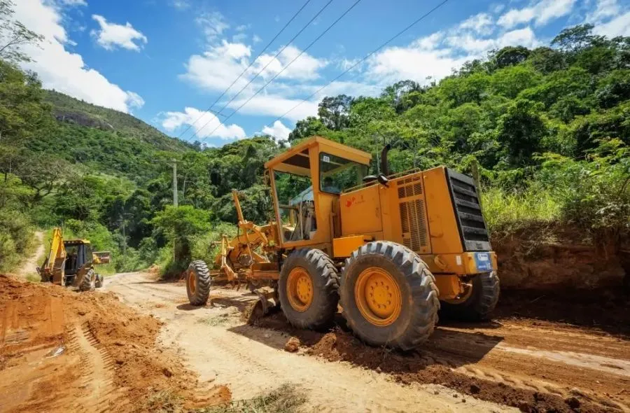 Com foco nas estradas vicinais, Prefeitura de Descoberto avança na contratação temporária de operadores e tratoristas