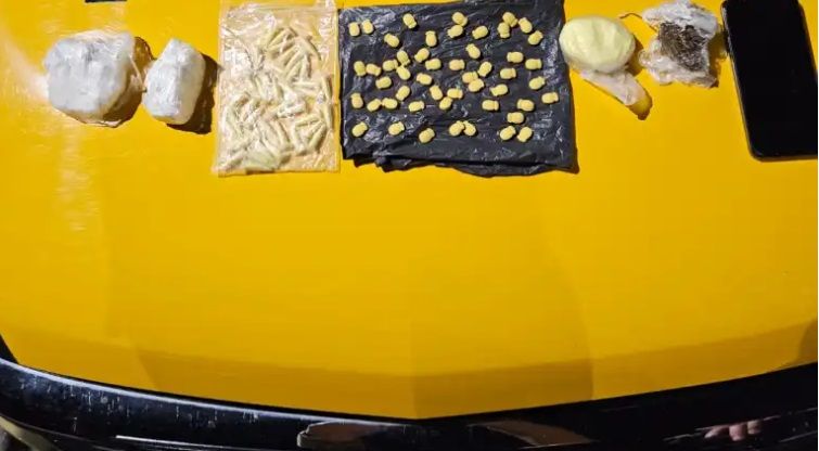 Motociclista é preso após fuga na MG-353 com cocaína, skunk e droga sintética