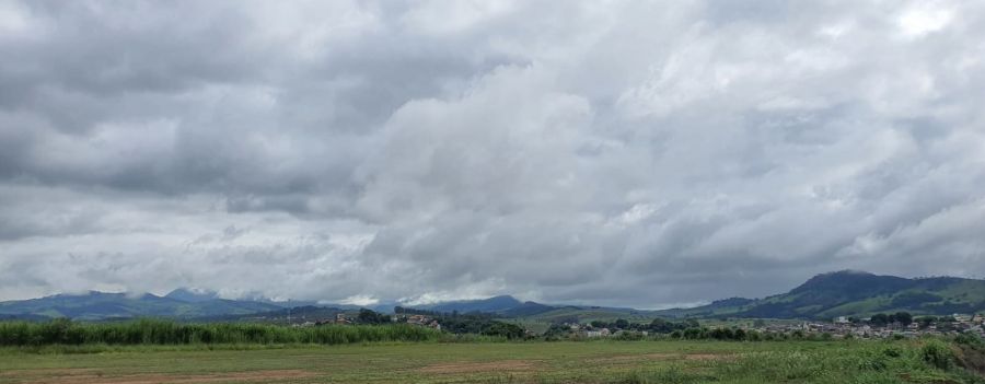 Situação segue crítica em São João Nepomuceno com alerta vermelho e rodovia interditada