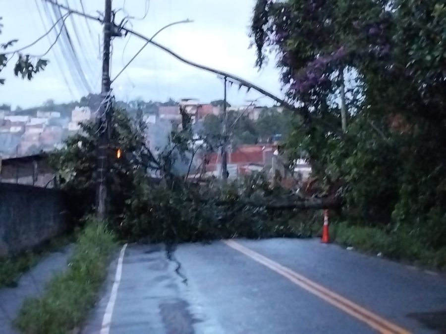 Entrada de Bicas em direção a Juiz de Fora é interditada e situação segue crítica na Zona da Mata
