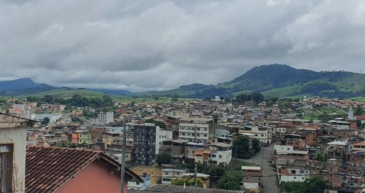 INMET mantém alerta vermelho para chuvas intensas na Zona da Mata com risco elevado em São João Nepomuceno, Juiz de Fora e Ubá